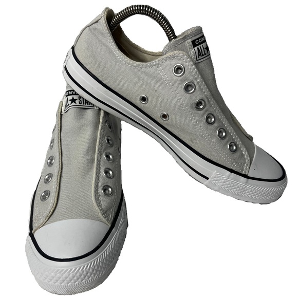 Converse Shoes - Light Grey Low Top Converse size Women’s 8.5